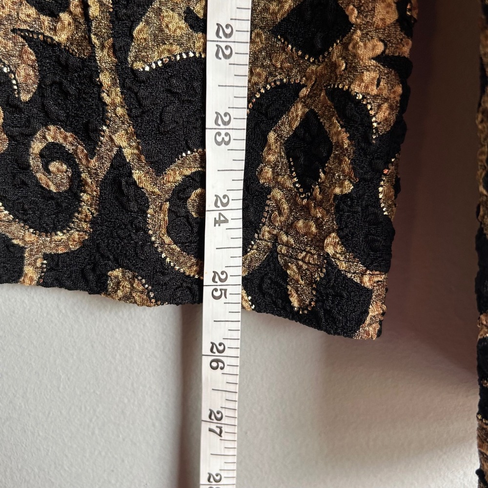 Chicos Travelers Womens Size 1 Gold Black Damask Scroll V-Neck Long Sleeve Top - Picture 7 of 8
